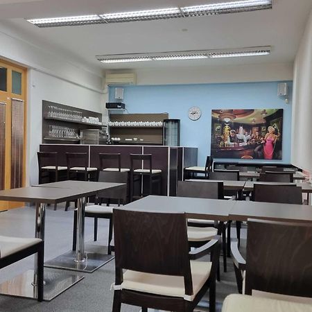 Hotel Rada Ostrava Buitenkant foto